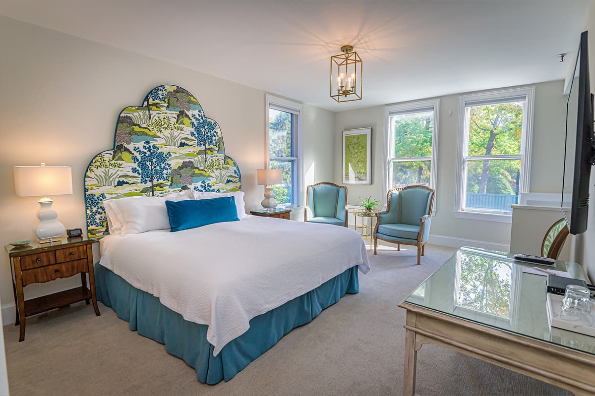 Room 104 — King room with twin trundle bed