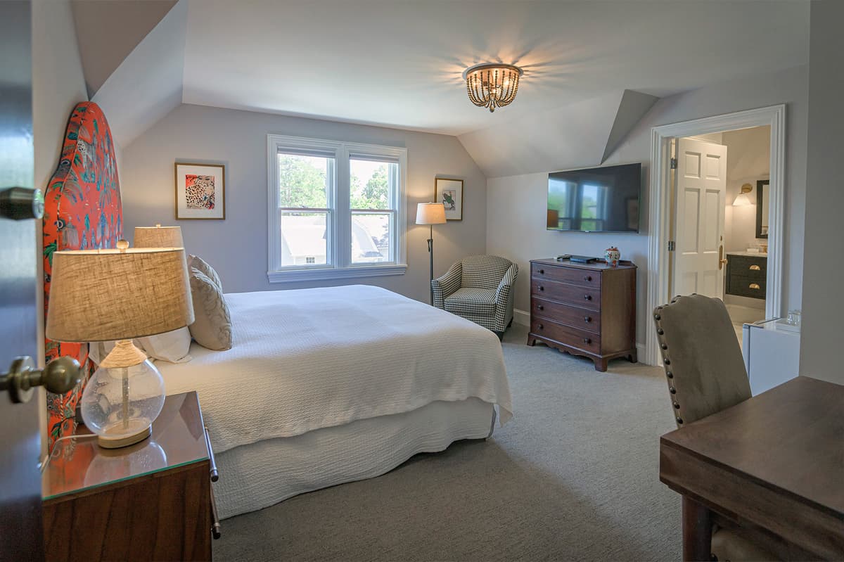Room 304 — King Room, top floor